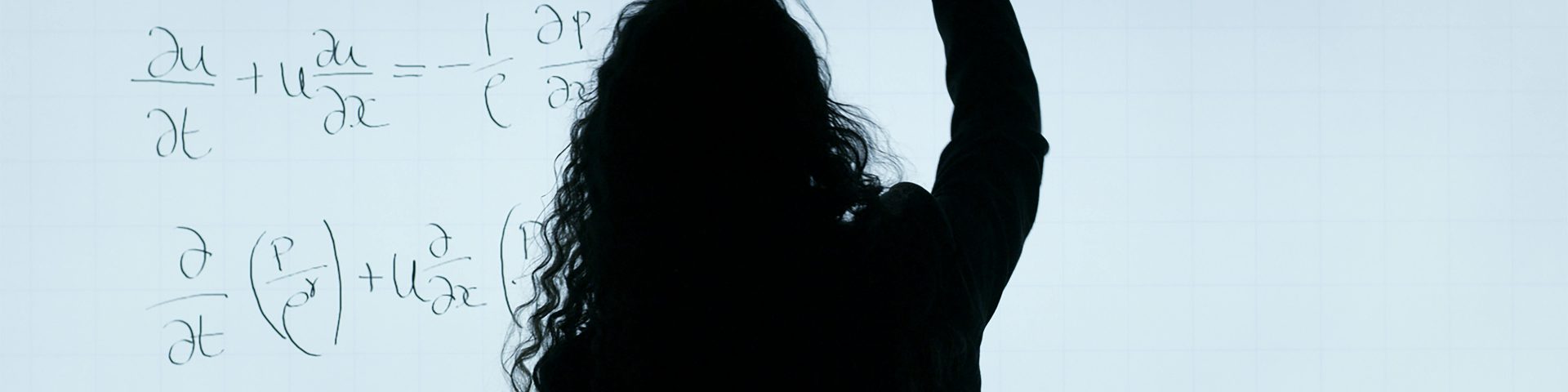 vrouw maakt een berekening als illustratie bij een blog over oprenting ODV 2026